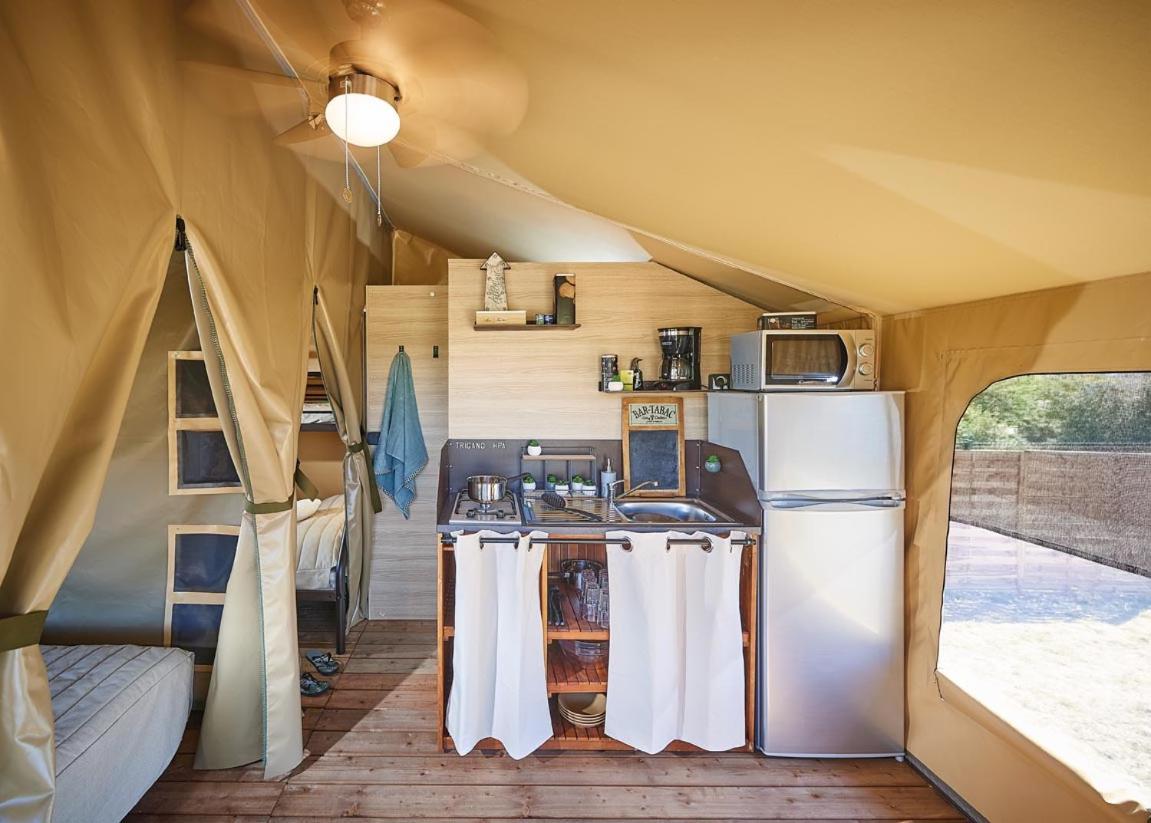 Camping La Source Therondels Chambre photo